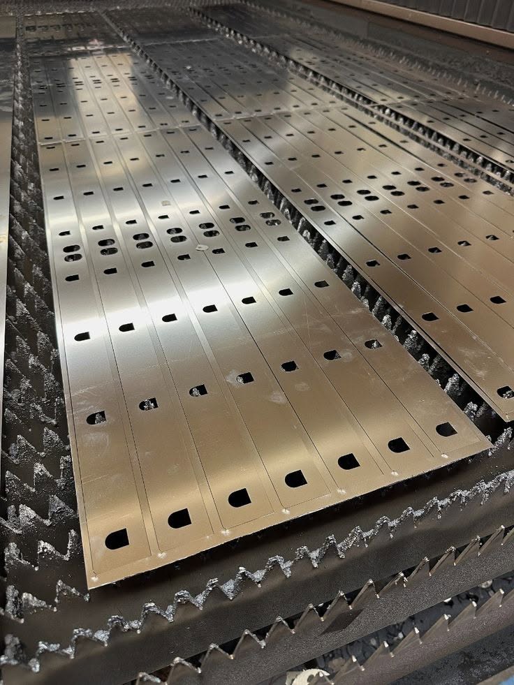 In màu UV trên nhiều chất liệu